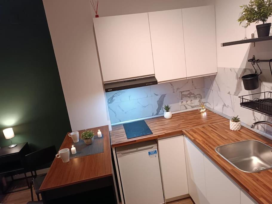 Studio20 Wifi Apartment บาเลนเซีย ภายนอก รูปภาพ