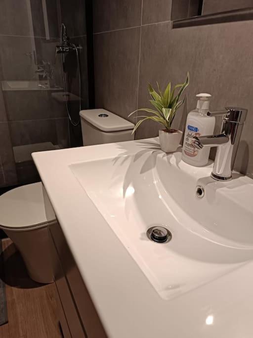 Studio20 Wifi Apartment บาเลนเซีย ภายนอก รูปภาพ