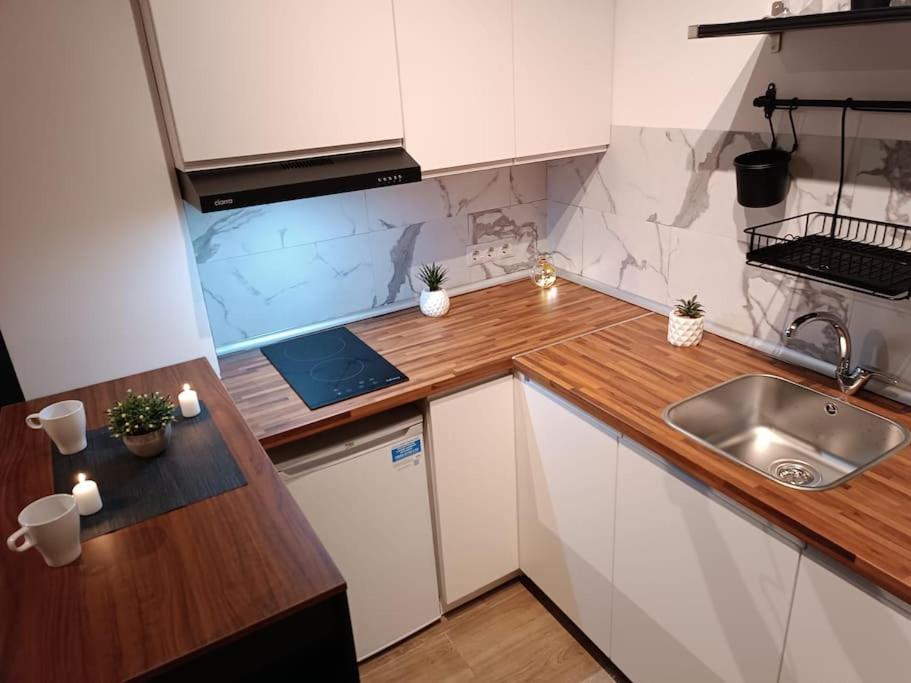Studio20 Wifi Apartment บาเลนเซีย ภายนอก รูปภาพ