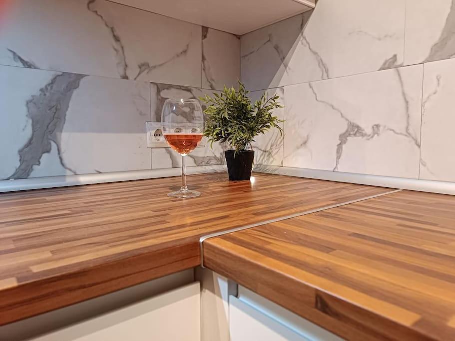 Studio20 Wifi Apartment บาเลนเซีย ภายนอก รูปภาพ