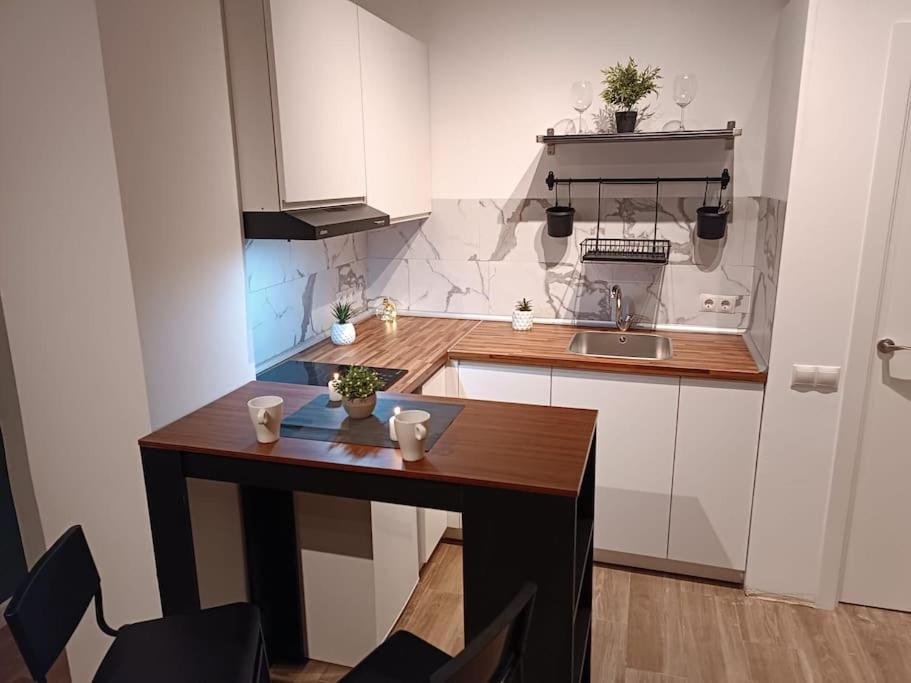 Studio20 Wifi Apartment บาเลนเซีย ภายนอก รูปภาพ