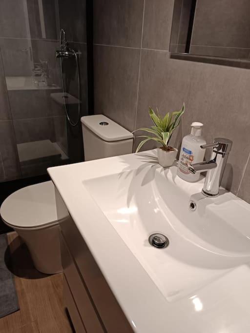 Studio20 Wifi Apartment บาเลนเซีย ภายนอก รูปภาพ